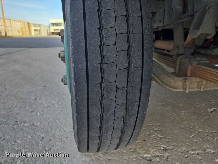 image for item ET5270 2014 Freightliner MT45 delivery truck