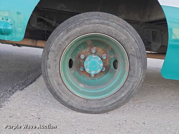 image for item ET5270 2014 Freightliner MT45 delivery truck