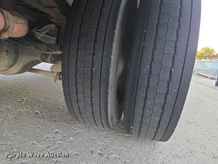 image for item ET5270 2014 Freightliner MT45 delivery truck