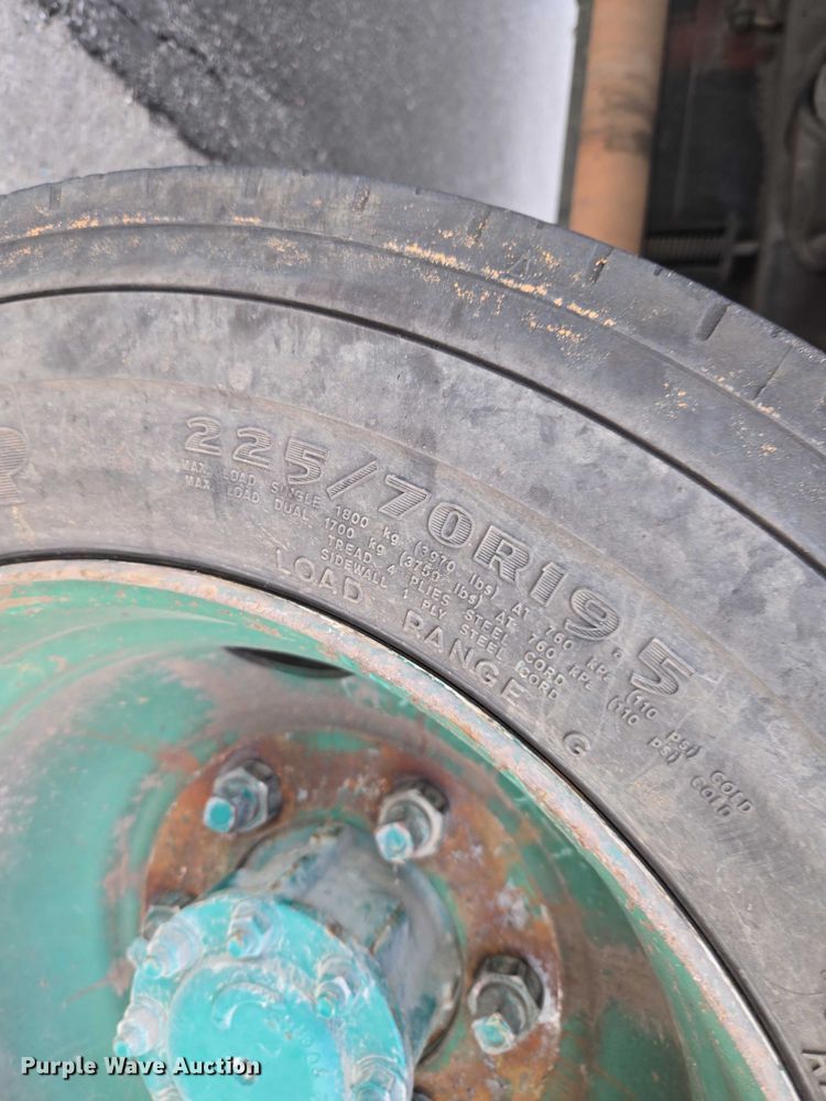 image for item ET5270 2014 Freightliner MT45 delivery truck