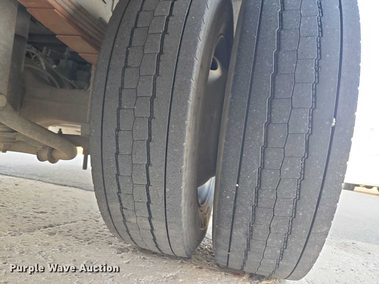 image for item ET5270 2014 Freightliner MT45 delivery truck