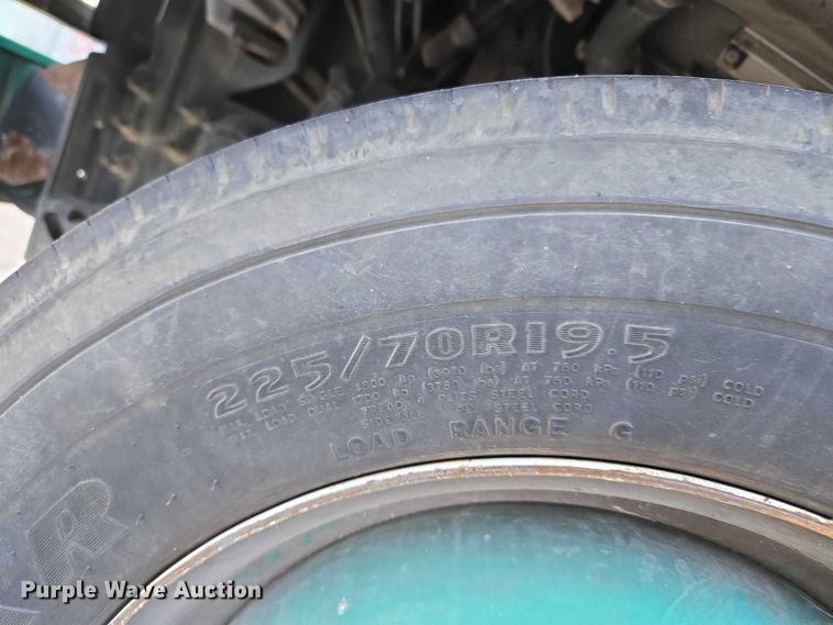 image for item ET5270 2014 Freightliner MT45 delivery truck