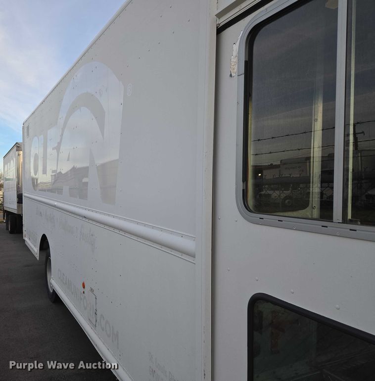 image for item ET5271 2017 Freightliner MT45  delivery truck