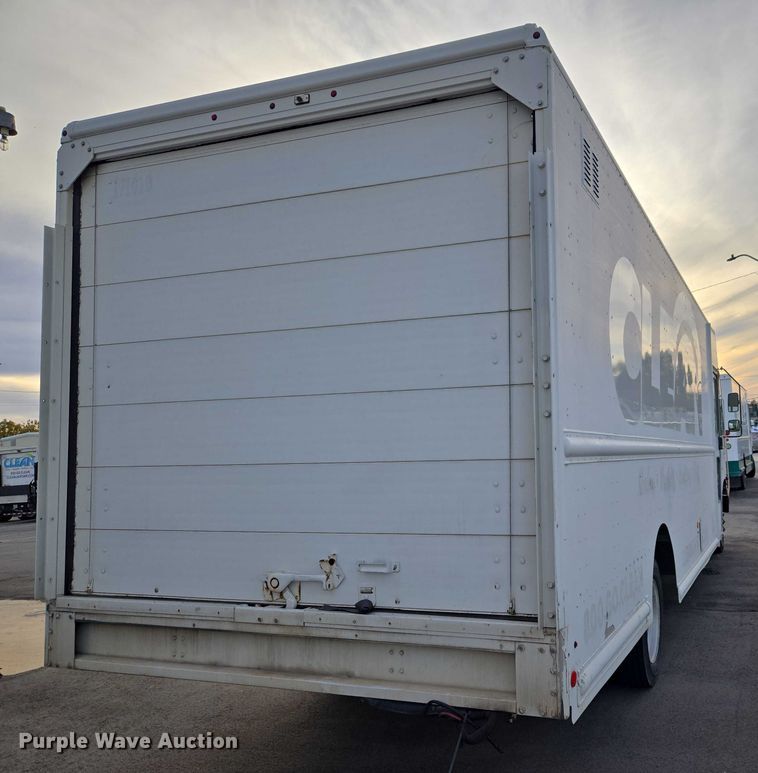 image for item ET5271 2017 Freightliner MT45  delivery truck