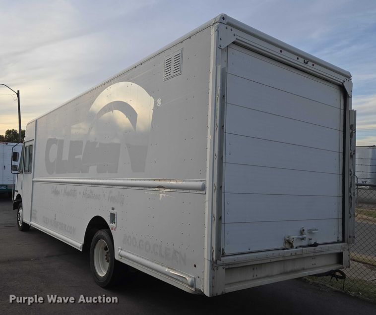 image for item ET5271 2017 Freightliner MT45  delivery truck