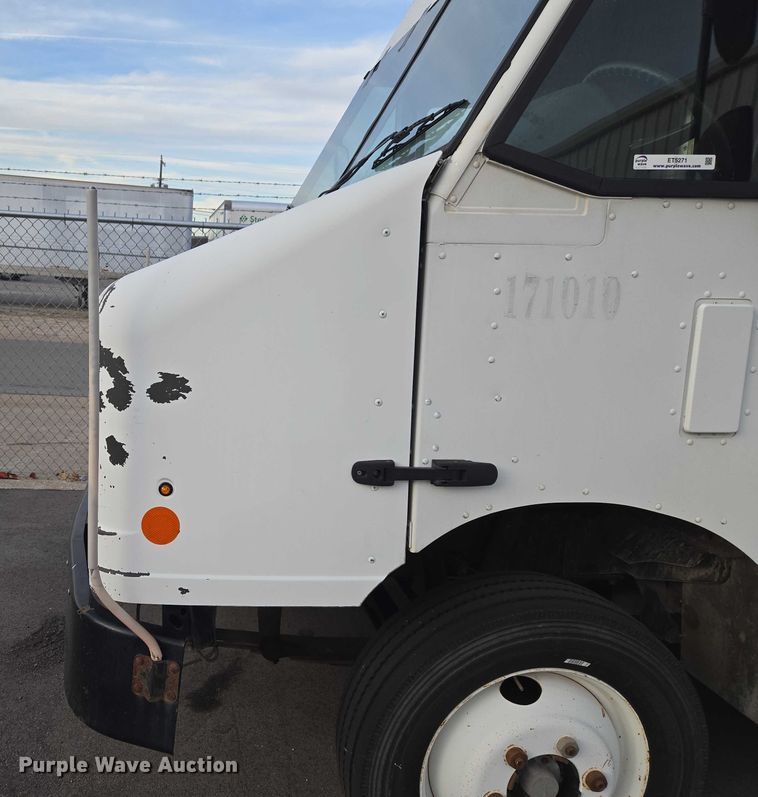 image for item ET5271 2017 Freightliner MT45  delivery truck