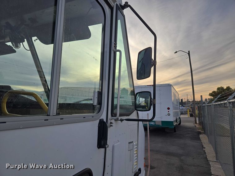 image for item ET5271 2017 Freightliner MT45  delivery truck