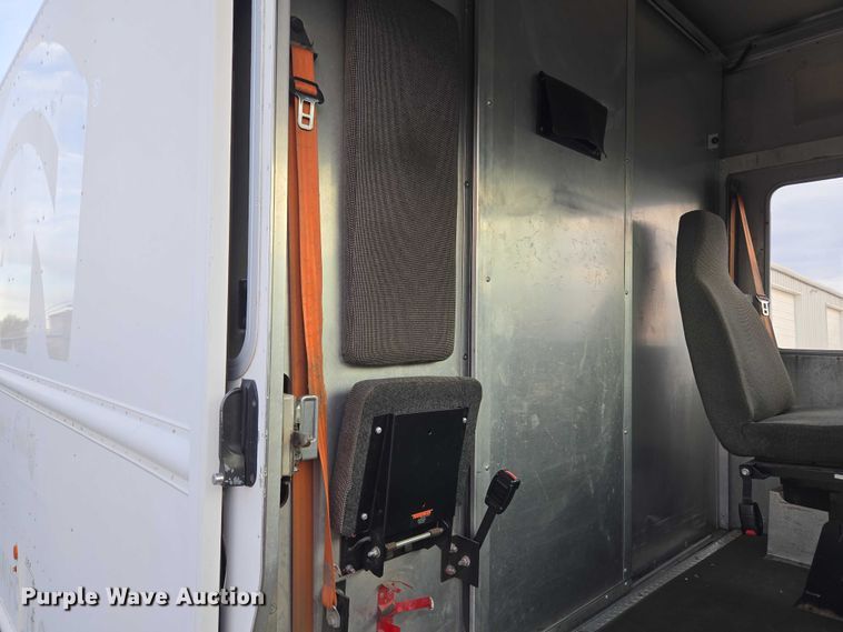 image for item ET5271 2017 Freightliner MT45  delivery truck