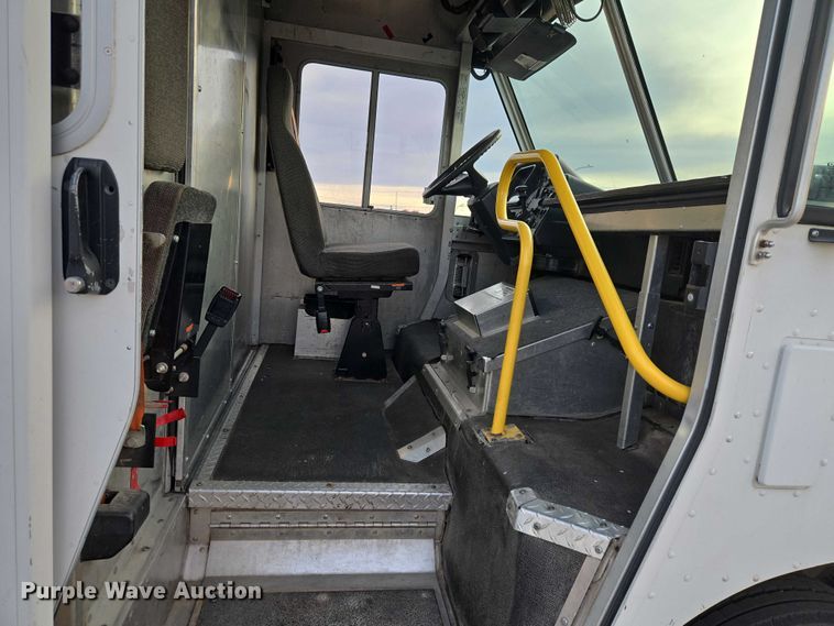 image for item ET5271 2017 Freightliner MT45  delivery truck