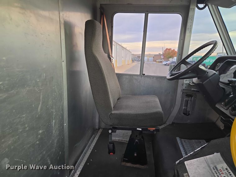 image for item ET5271 2017 Freightliner MT45  delivery truck