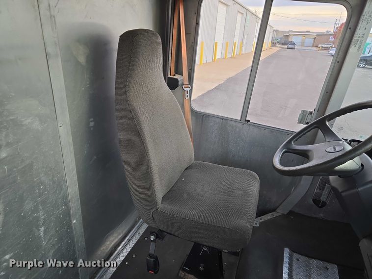 image for item ET5271 2017 Freightliner MT45  delivery truck