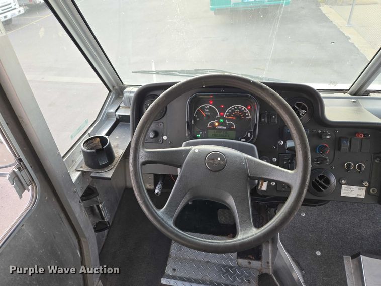 image for item ET5271 2017 Freightliner MT45  delivery truck