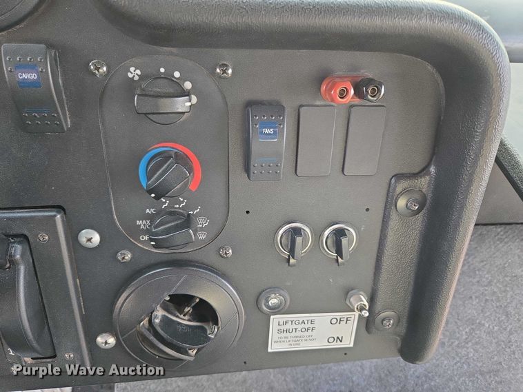 image for item ET5271 2017 Freightliner MT45  delivery truck