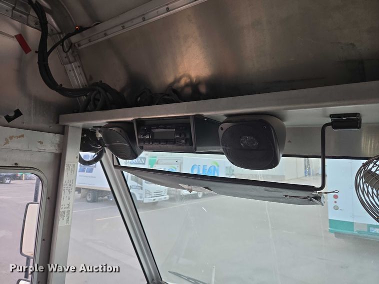 image for item ET5271 2017 Freightliner MT45  delivery truck