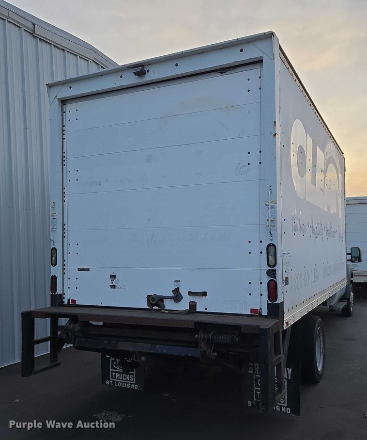 image for item ET5272 2013 Ford F550 Super Duty box truck