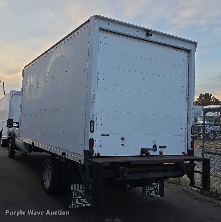 image for item ET5272 2013 Ford F550 Super Duty box truck