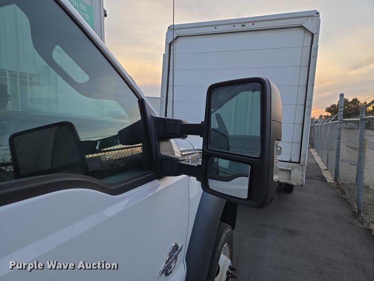 image for item ET5272 2013 Ford F550 Super Duty box truck