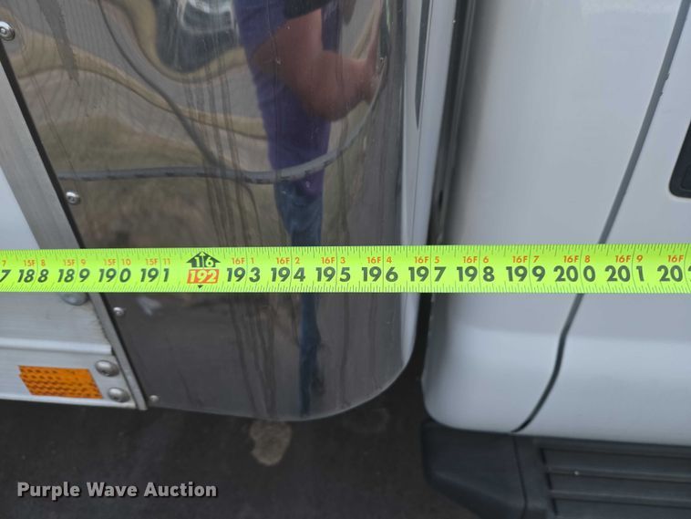 image for item ET5272 2013 Ford F550 Super Duty box truck