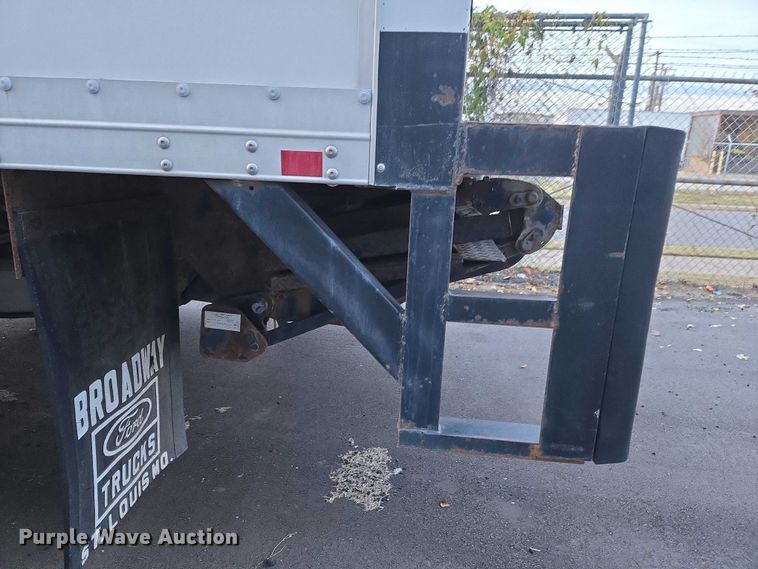 image for item ET5272 2013 Ford F550 Super Duty box truck