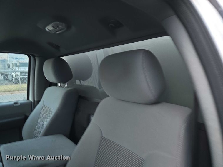 image for item ET5272 2013 Ford F550 Super Duty box truck