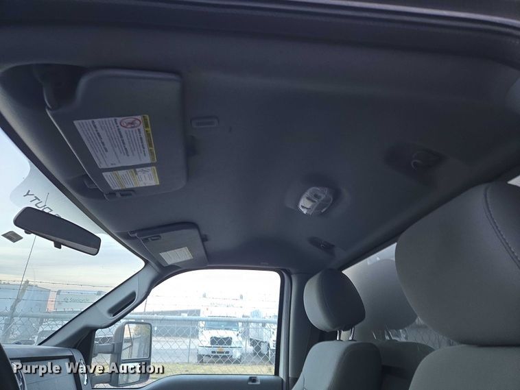 image for item ET5272 2013 Ford F550 Super Duty box truck