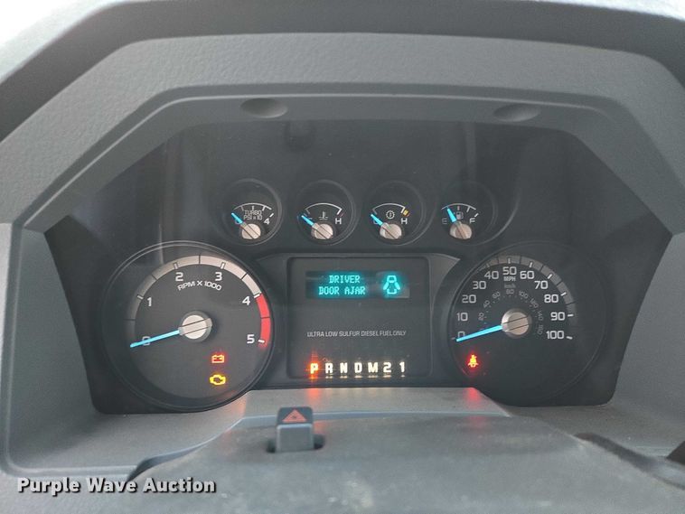 image for item ET5272 2013 Ford F550 Super Duty box truck