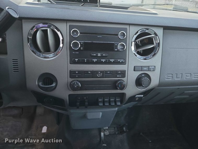 image for item ET5272 2013 Ford F550 Super Duty box truck