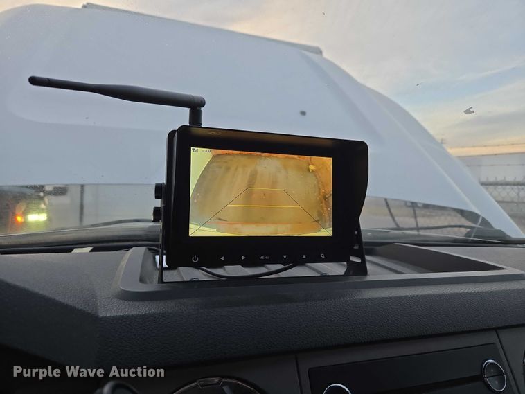 image for item ET5272 2013 Ford F550 Super Duty box truck