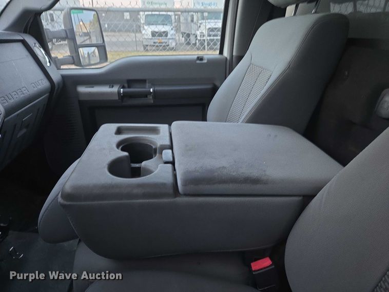 image for item ET5272 2013 Ford F550 Super Duty box truck