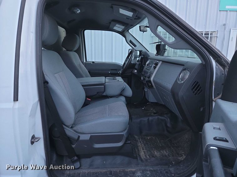 image for item ET5272 2013 Ford F550 Super Duty box truck