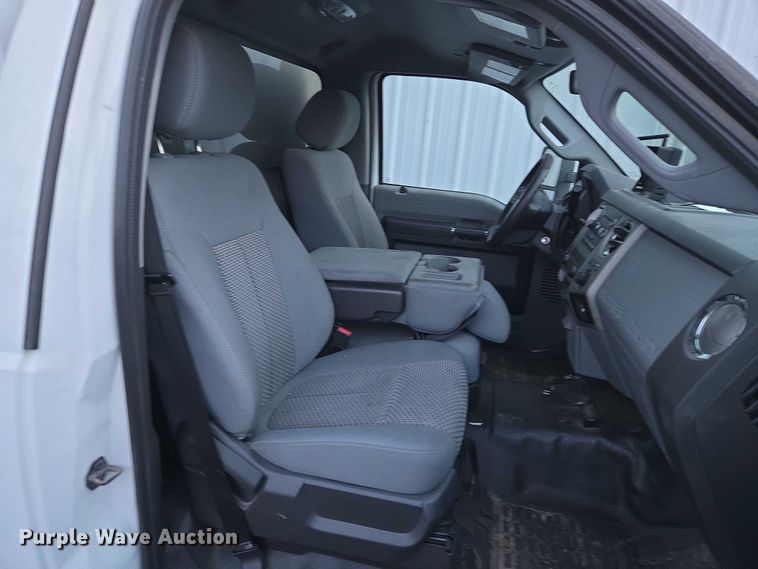 image for item ET5272 2013 Ford F550 Super Duty box truck