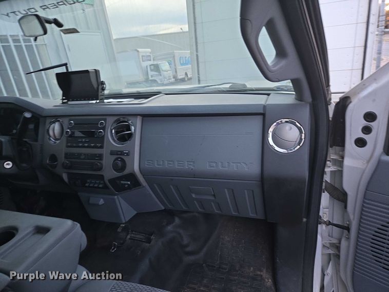 image for item ET5272 2013 Ford F550 Super Duty box truck