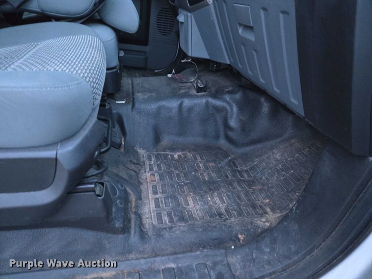 image for item ET5272 2013 Ford F550 Super Duty box truck