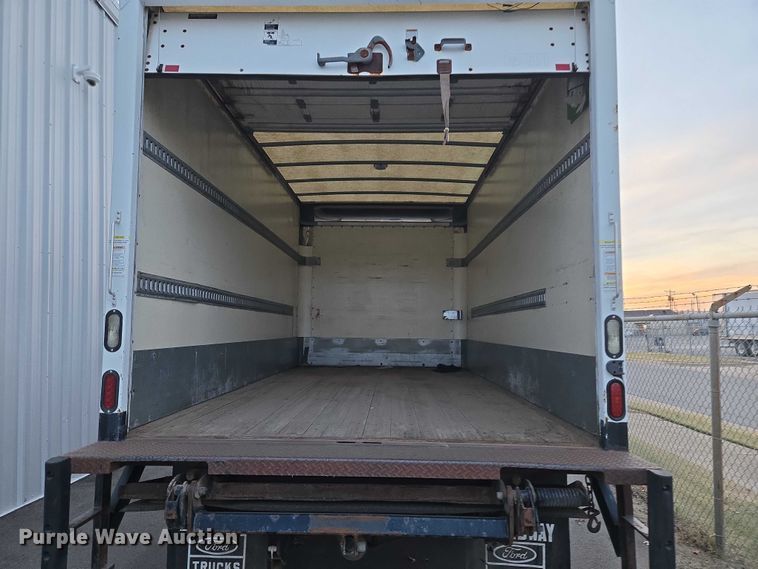 image for item ET5272 2013 Ford F550 Super Duty box truck