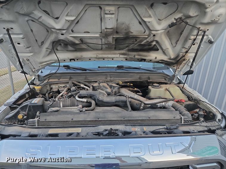 image for item ET5272 2013 Ford F550 Super Duty box truck