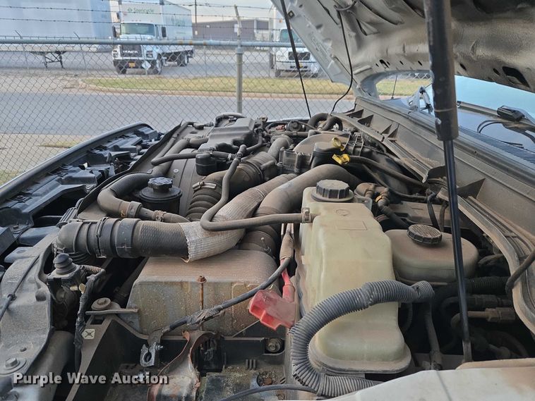 image for item ET5272 2013 Ford F550 Super Duty box truck