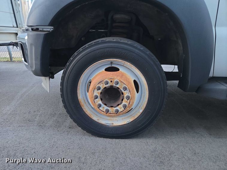 image for item ET5272 2013 Ford F550 Super Duty box truck