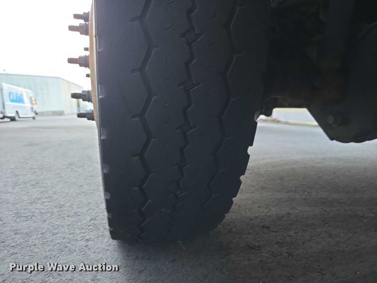 image for item ET5272 2013 Ford F550 Super Duty box truck