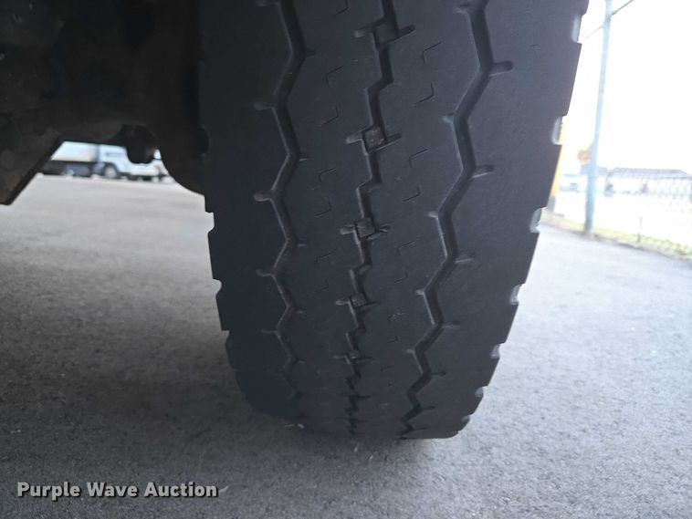 image for item ET5272 2013 Ford F550 Super Duty box truck