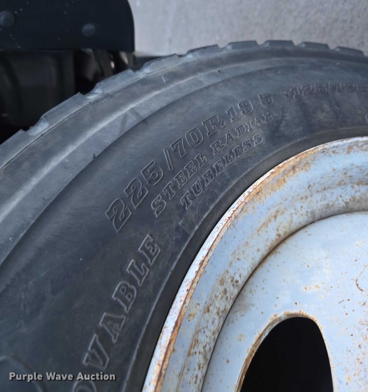 image for item ET5272 2013 Ford F550 Super Duty box truck