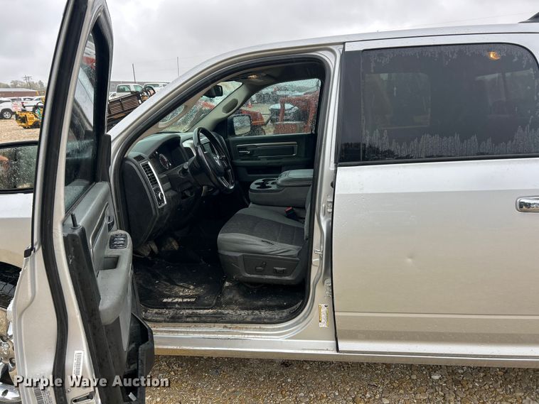 image for item ET6578 2018 RAM 1500 Crew Cab pickup truck