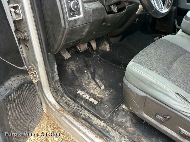 image for item ET6578 2018 RAM 1500 Crew Cab pickup truck