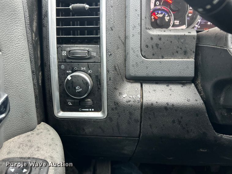 image for item ET6578 2018 RAM 1500 Crew Cab pickup truck