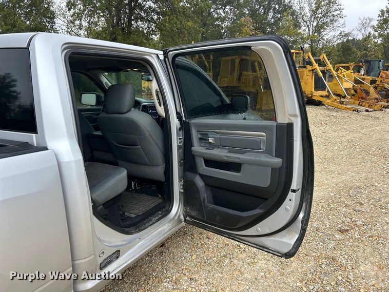 image for item ET6578 2018 RAM 1500 Crew Cab pickup truck