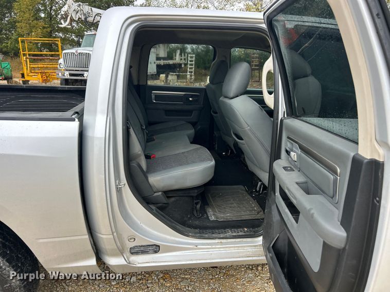 image for item ET6578 2018 RAM 1500 Crew Cab pickup truck