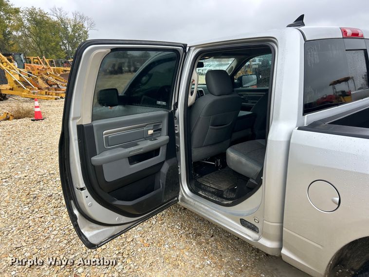 image for item ET6578 2018 RAM 1500 Crew Cab pickup truck