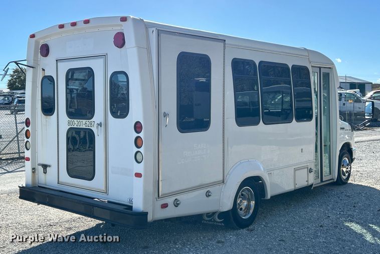 image for item ET6643 2011 Ford E350 Super Duty shuttle bus