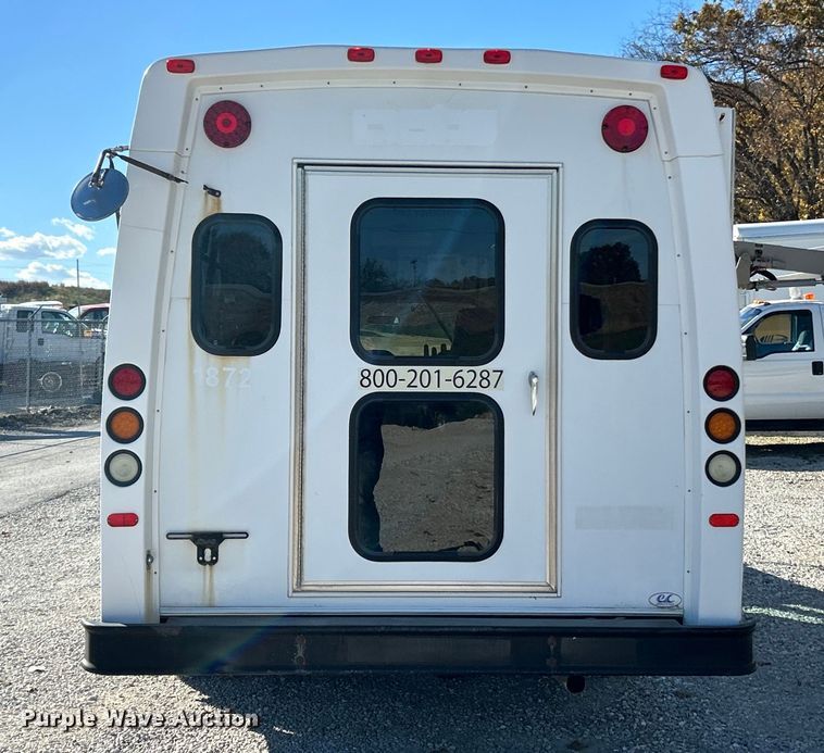 image for item ET6643 2011 Ford E350 Super Duty shuttle bus
