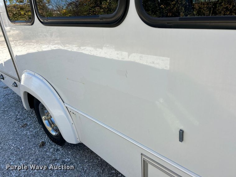 image for item ET6643 2011 Ford E350 Super Duty shuttle bus