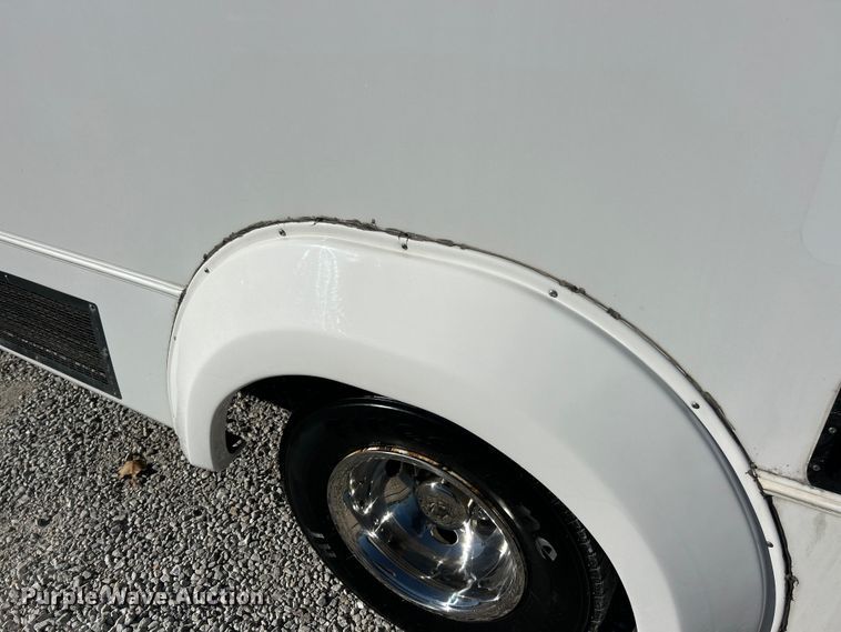 image for item ET6643 2011 Ford E350 Super Duty shuttle bus